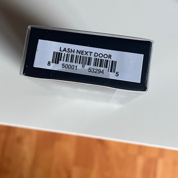 Velour Lash in Lash Next Door - Picture 4 of 4